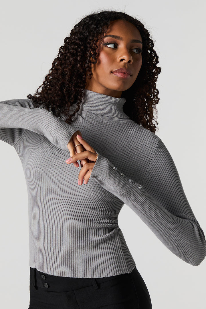 Chandail côtelé à manches boutonnées avec col roulé