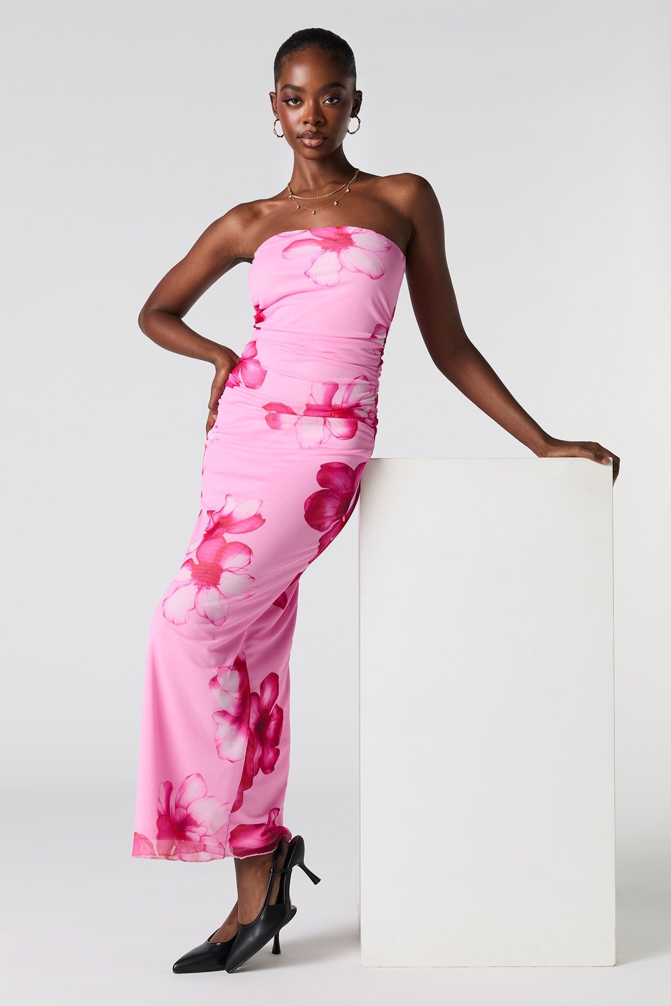 Robe maxi sans bretelles ruchée en filet – Urban Planet