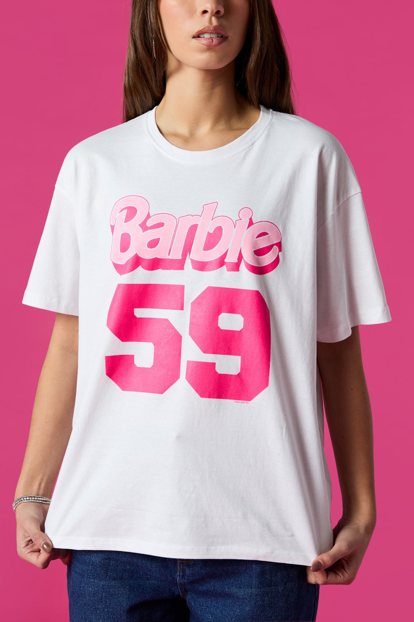 T-shirt de coupe garçonne noir à imprimé Barbie™ – Urban Planet