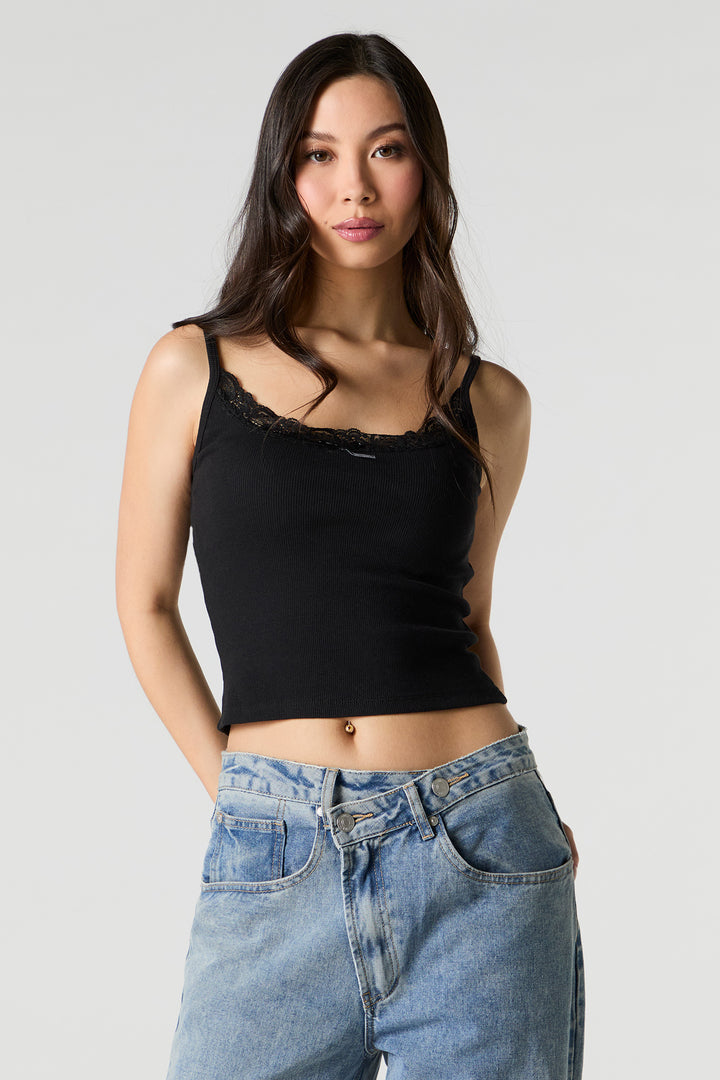 Camisole côtelée courte avec liséré de dentelle