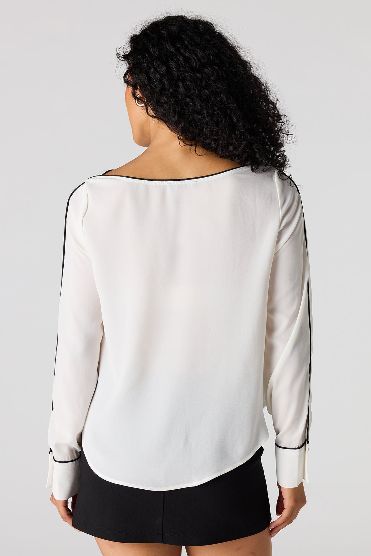 Vue alternative 2. Blouse à col bateau