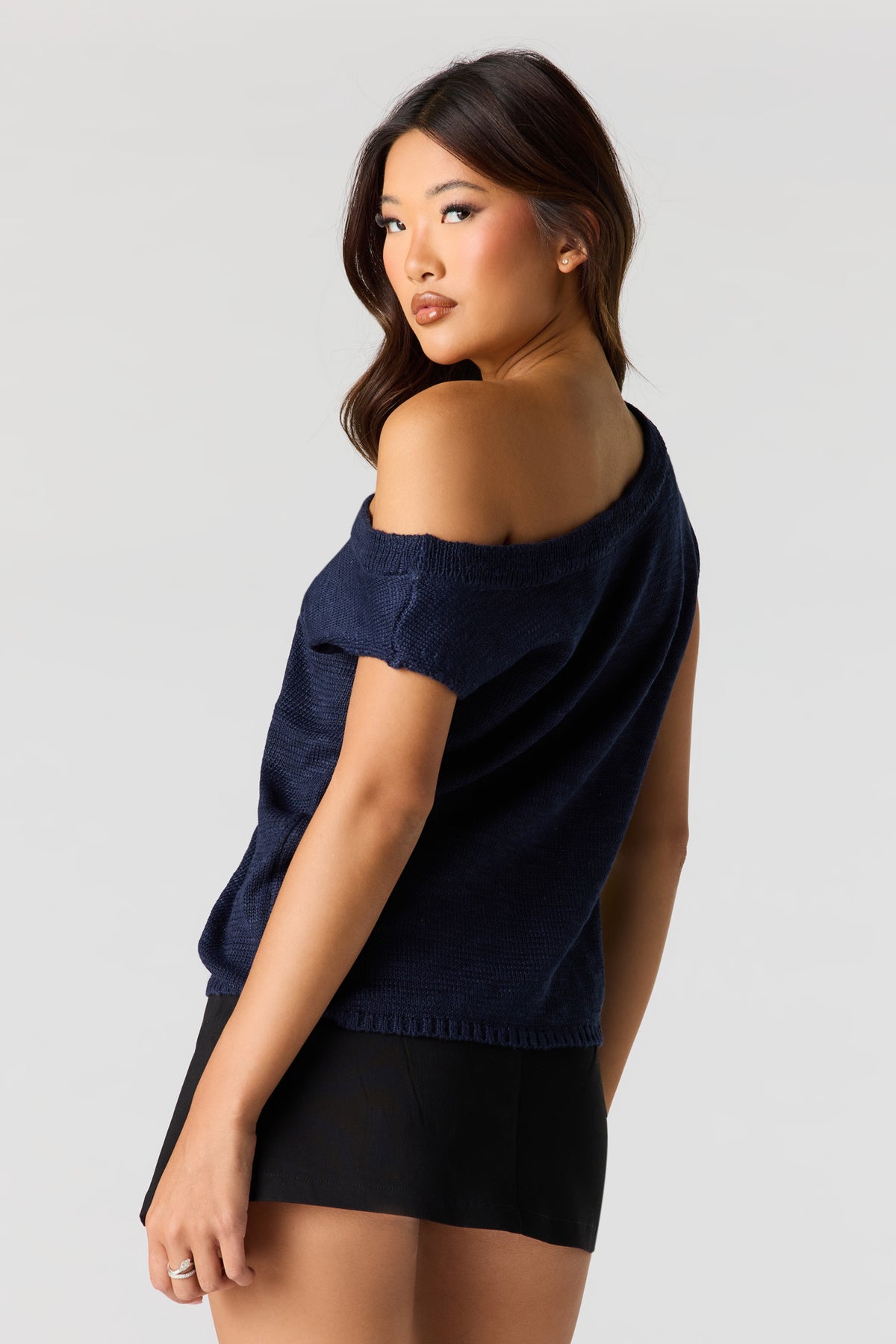 Vue alternative 2. Haut en tricot à épaules dénudées