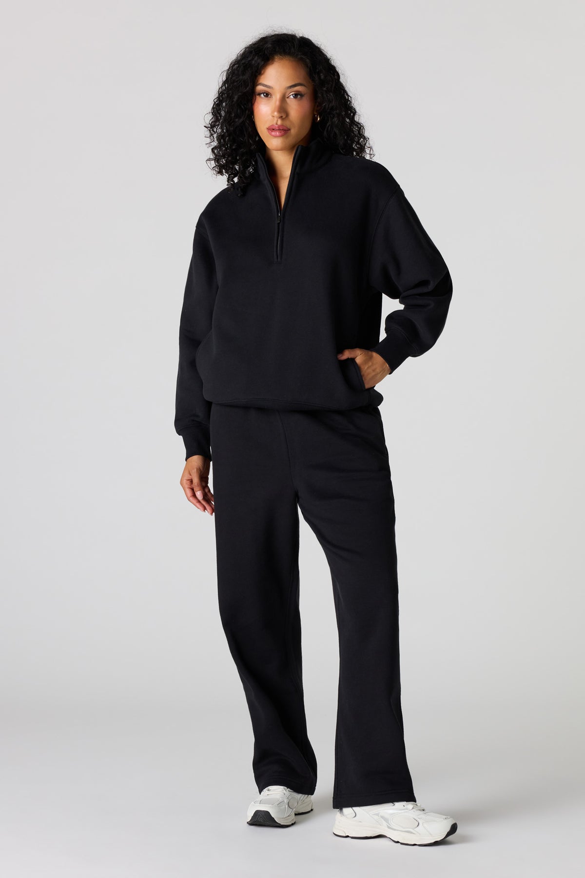 Vue alternative 3. Blouson de coupe garçonne en molleton supérieur avec demi-fermeture à glissière