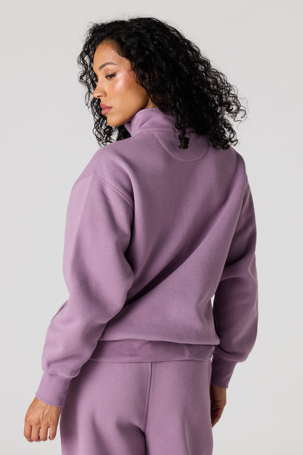 Vue alternative 2. Blouson de coupe garçonne en molleton supérieur avec demi-fermeture à glissière