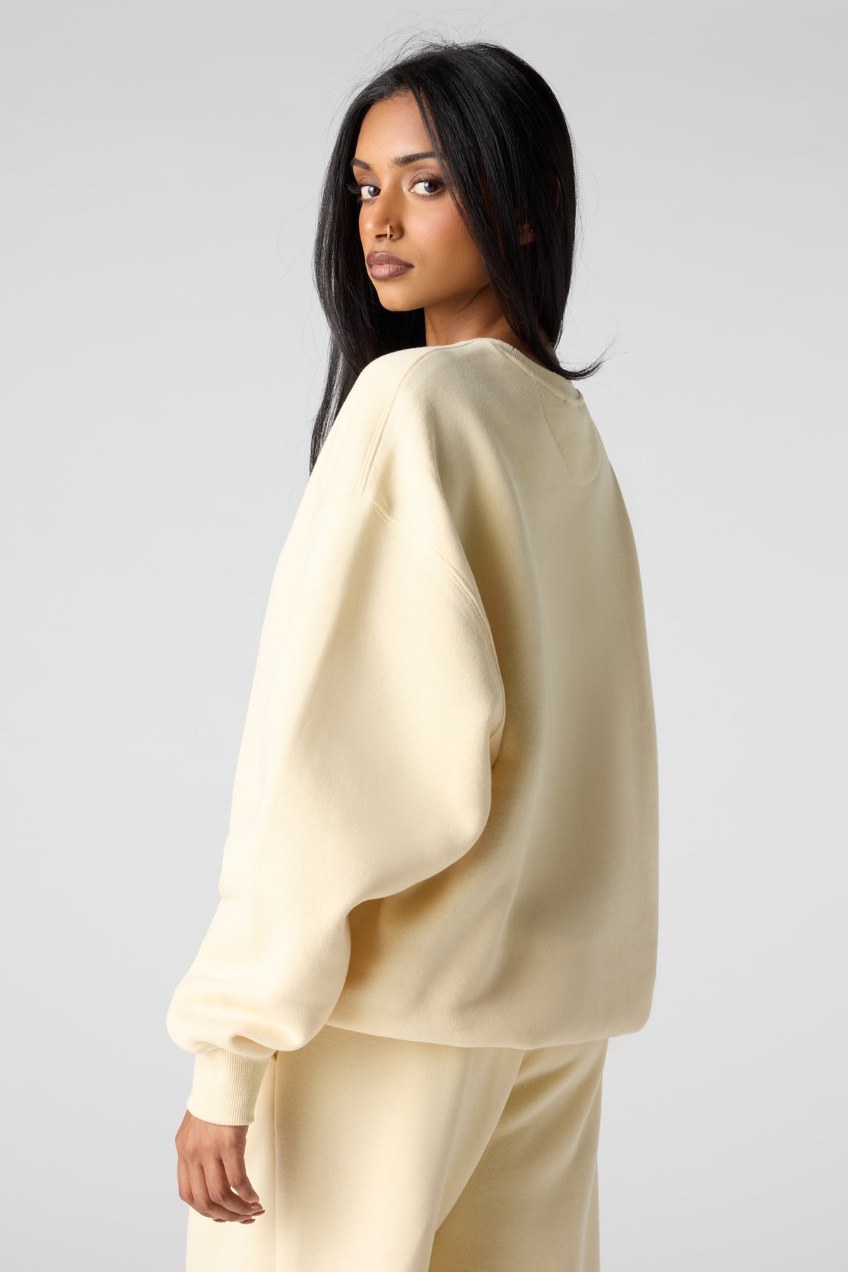 Vue alternative 2. Chandail en tissu bouclé