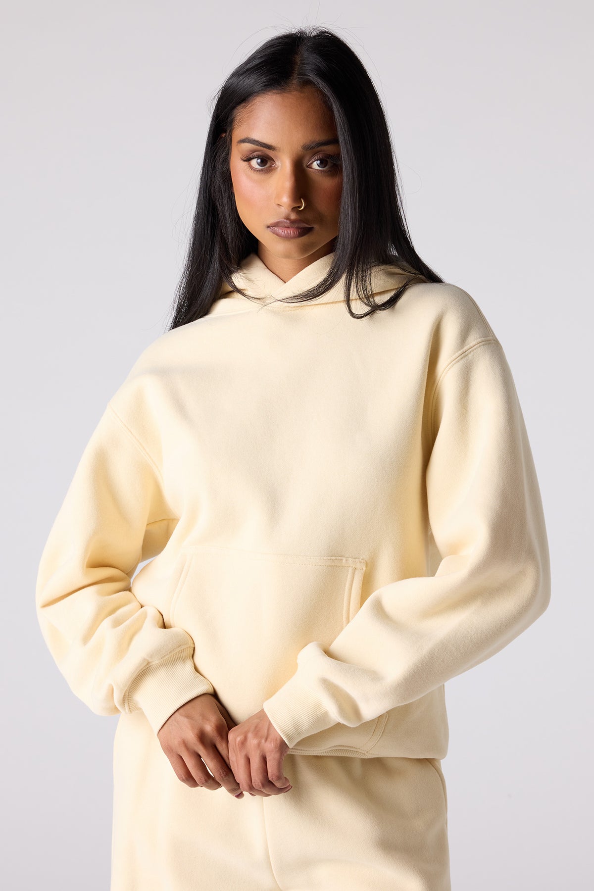 Vue alternative 4. Haut à capuchon en tissu bouclé