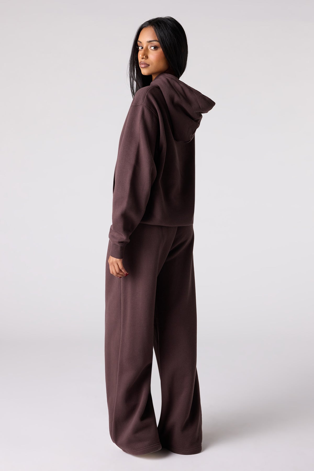 Vue alternative 3. Pantalon d'entraînement à jambe large en tissu bouclé