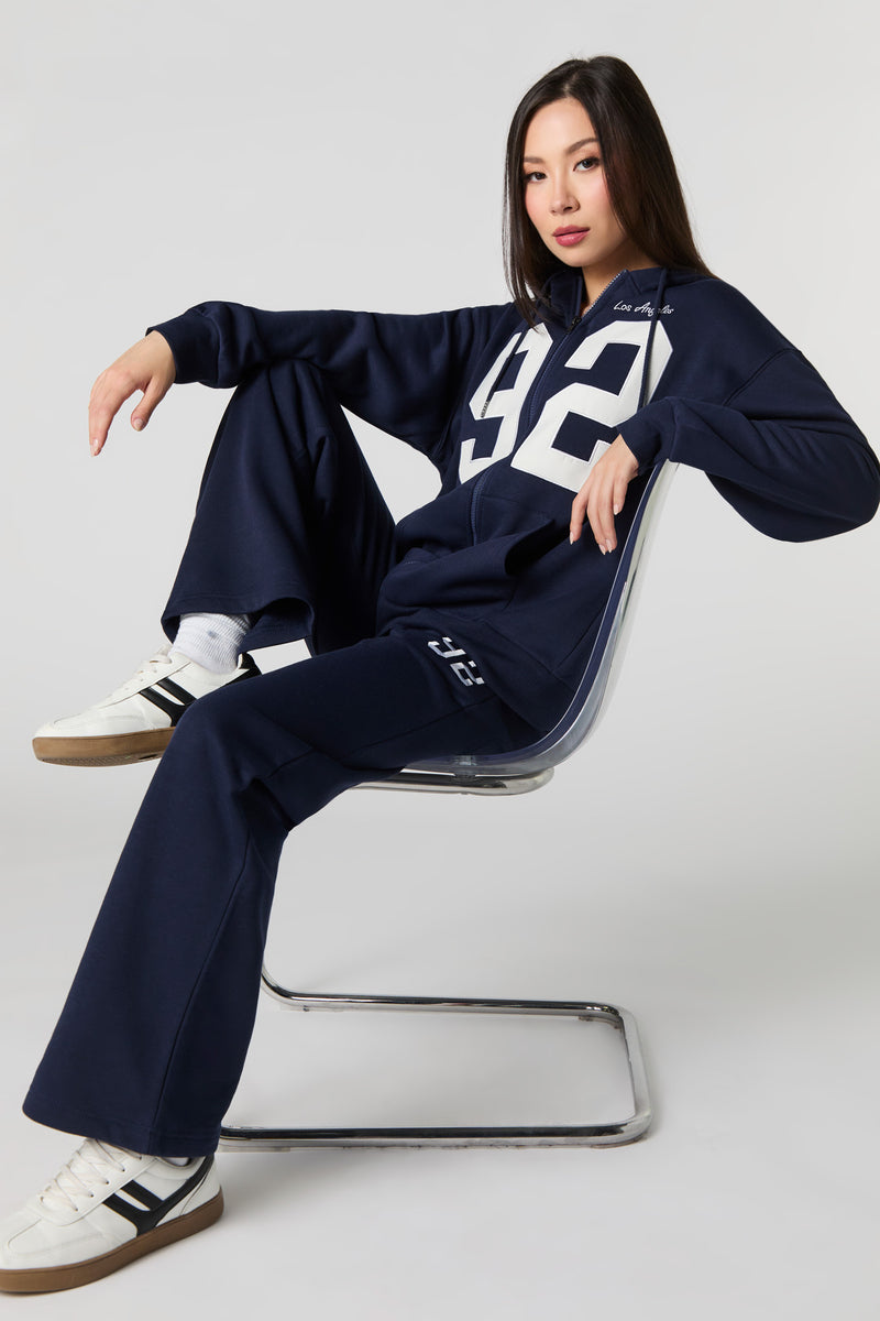 Pantalon en molleton à jambe large et broderie Destination