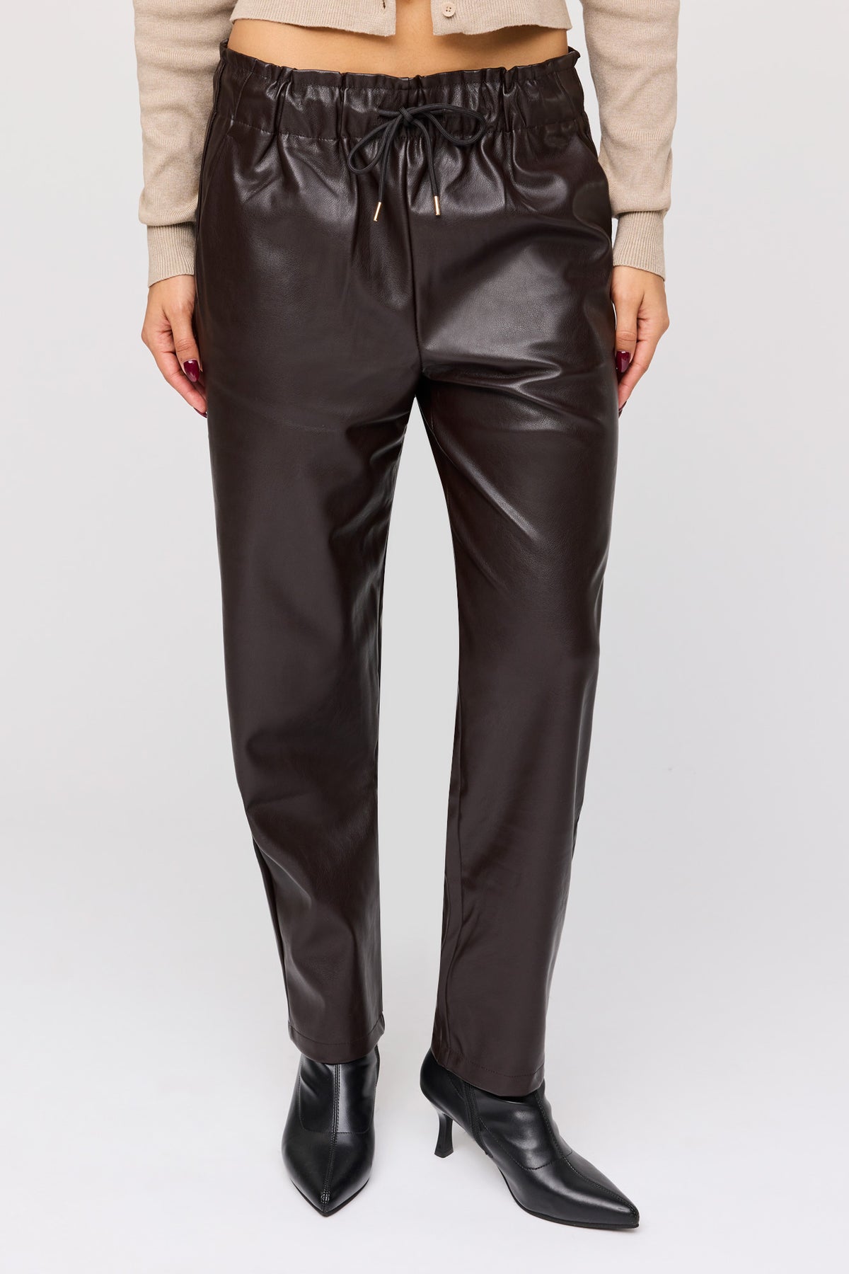 Vue alternative 2. Pantalon en similicuir avec taille coulissante