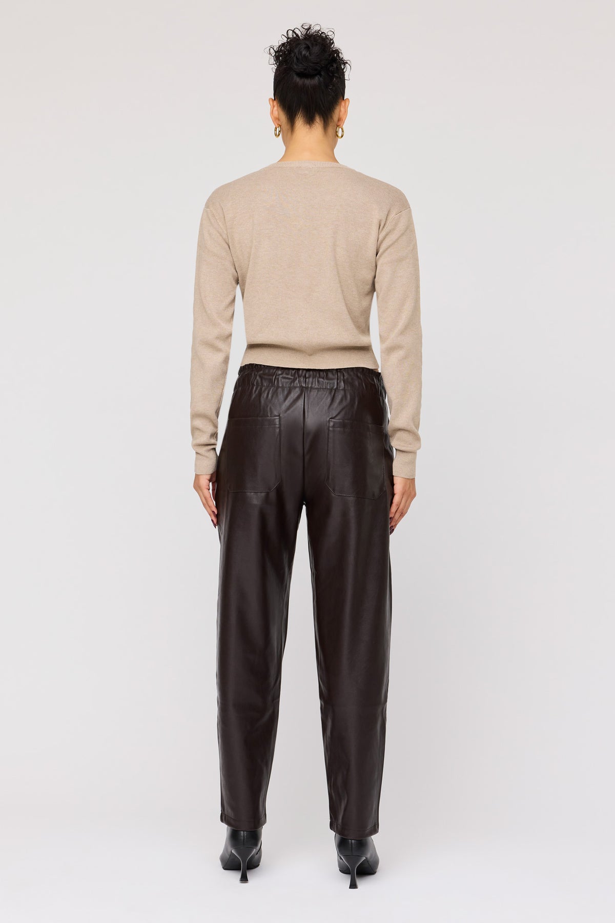 Vue alternative 3. Pantalon en similicuir avec taille coulissante