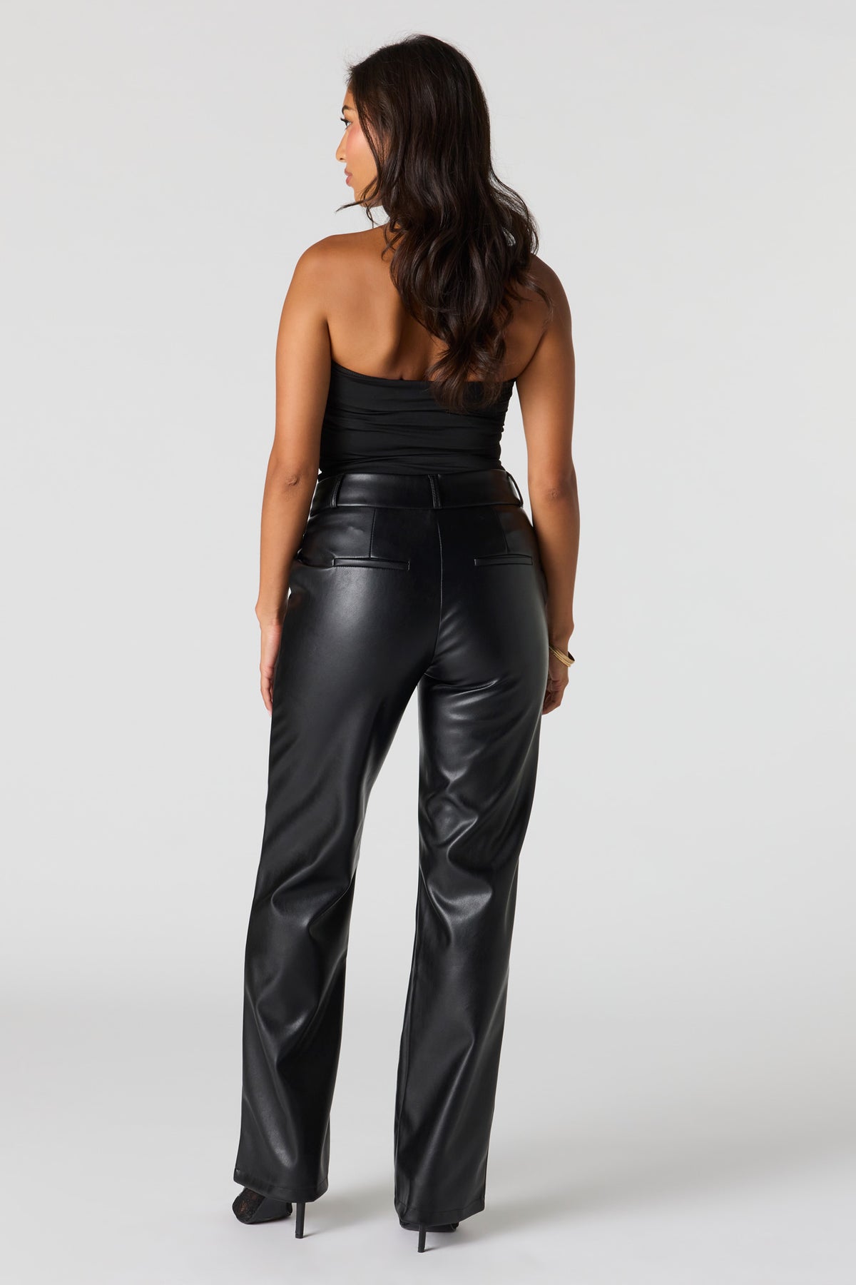Vue alternative 3. Pantalon à jambe droite en similicuir