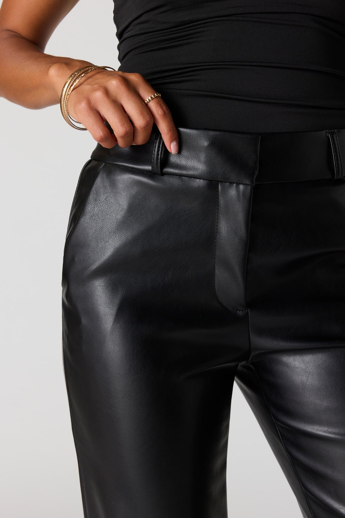 Vue alternative 4. Pantalon à jambe droite en similicuir