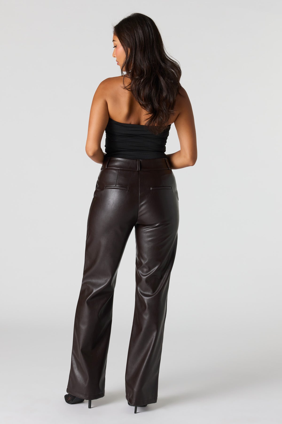 Vue alternative 3. Pantalon à jambe droite en similicuir
