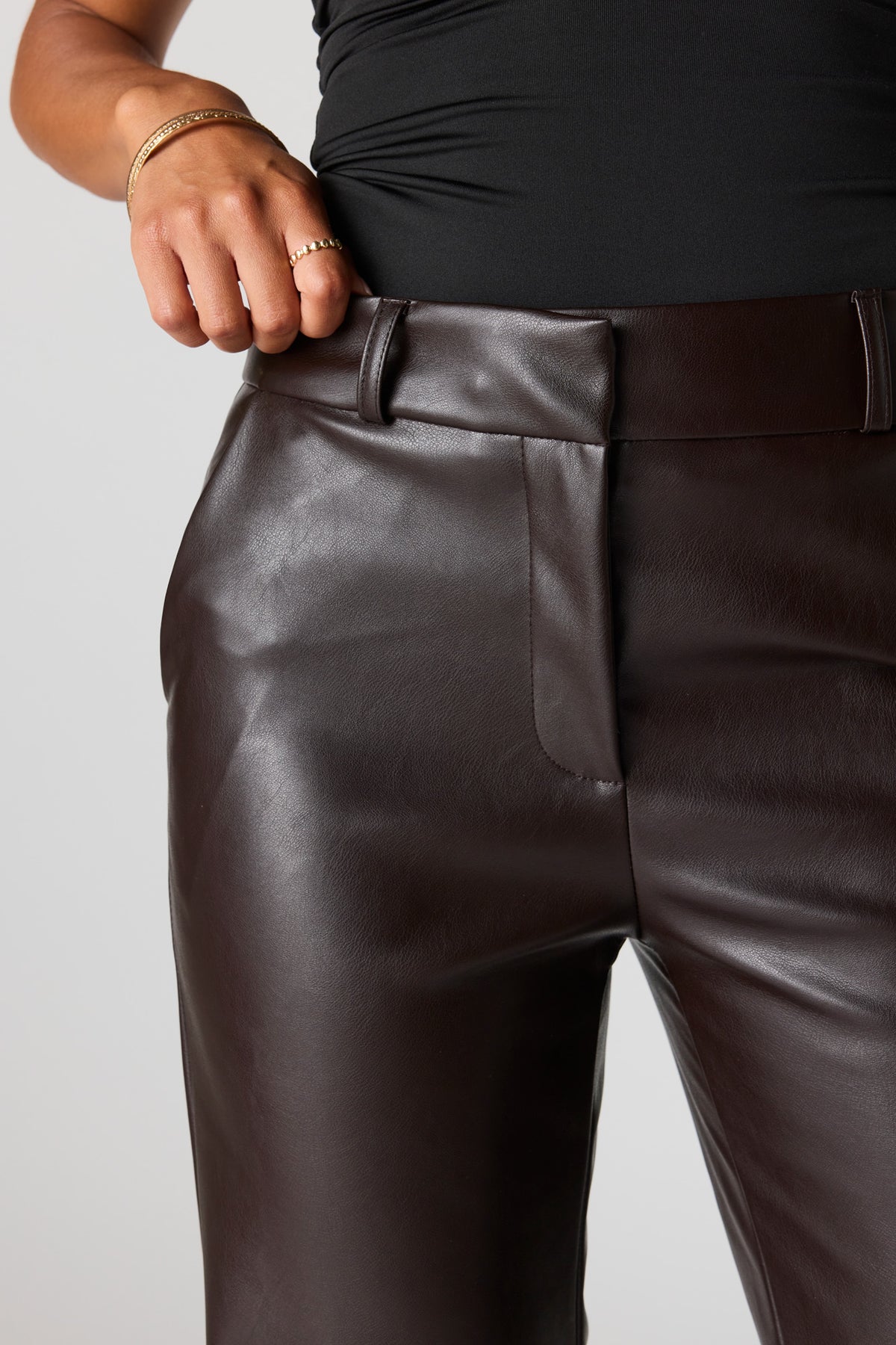 Vue alternative 4. Pantalon à jambe droite en similicuir