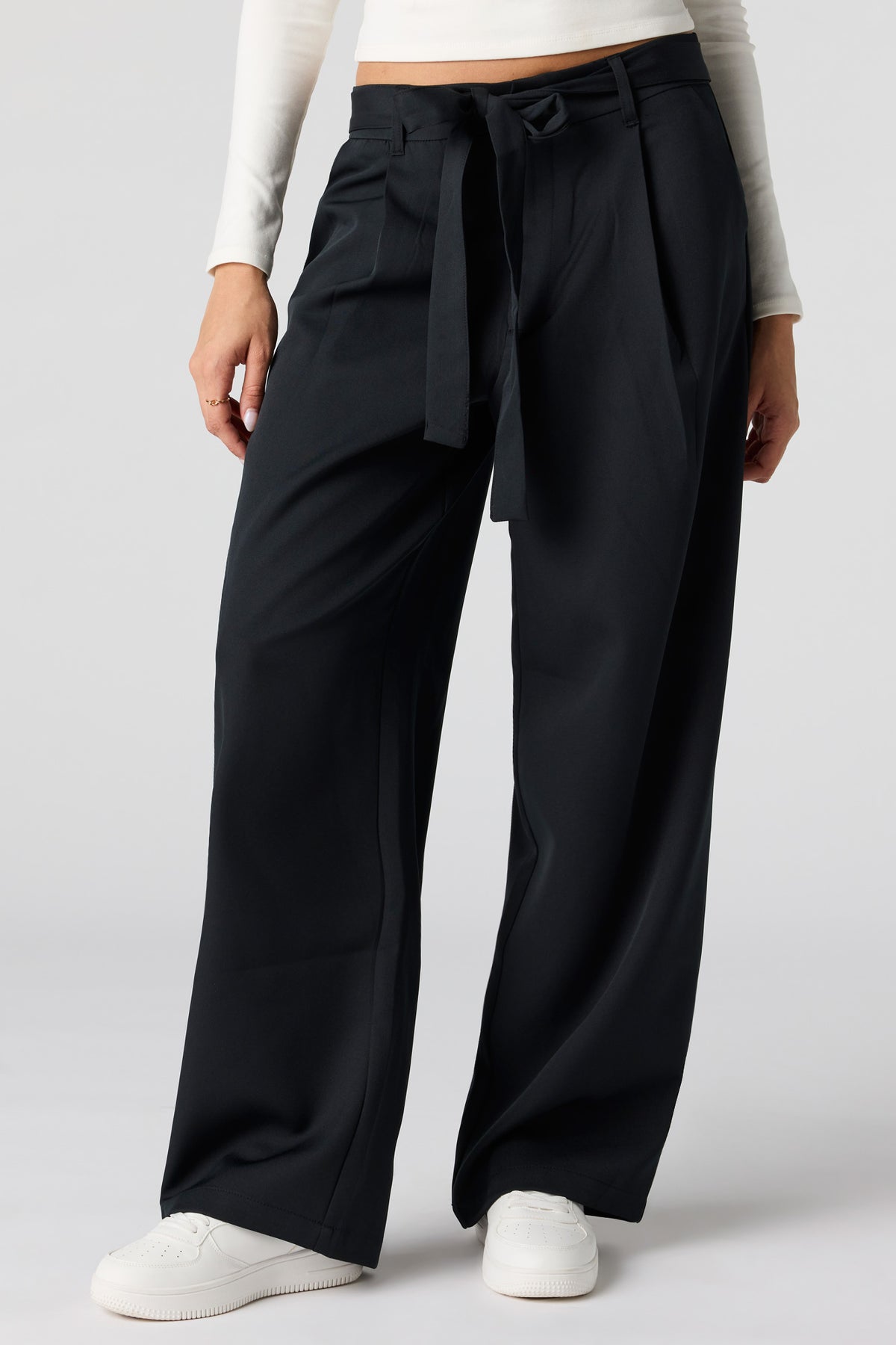 Vue alternative 2. Pantalon habillé à jambe large avec ceinture