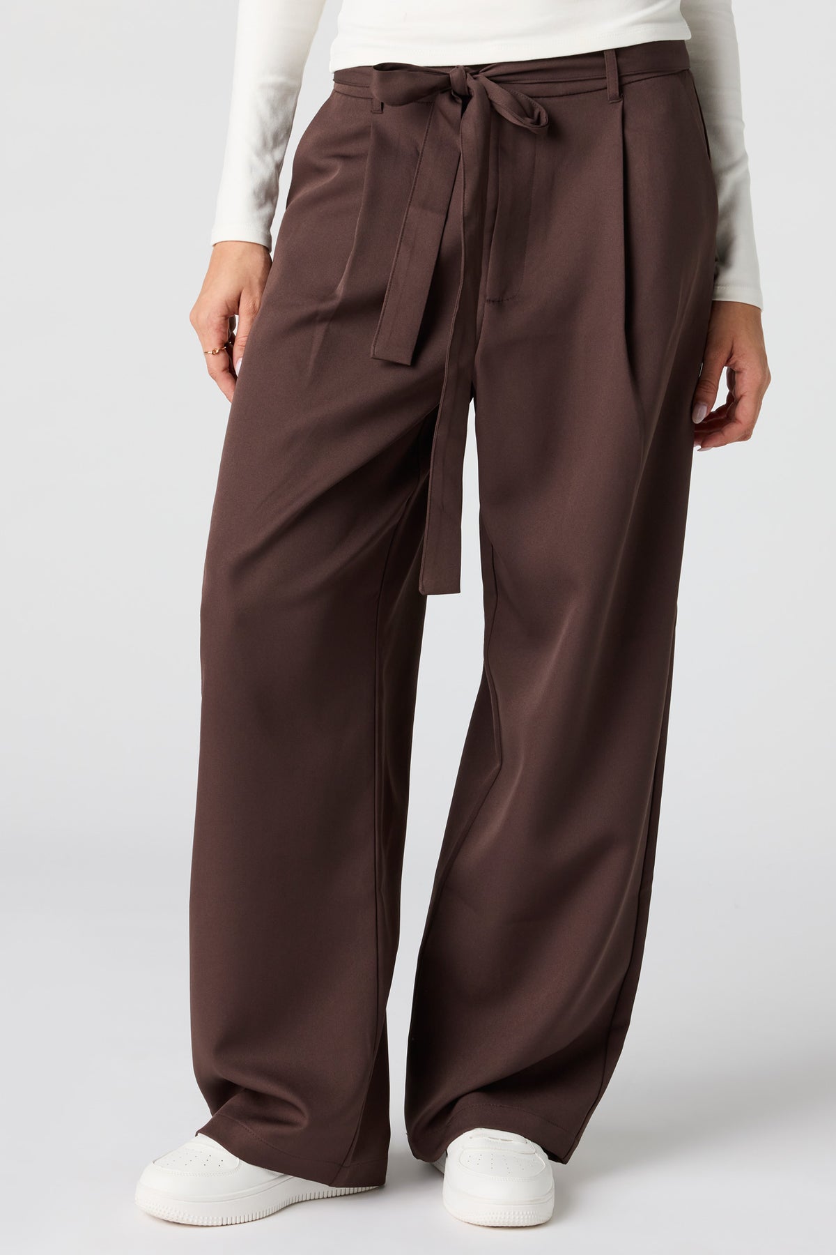 Vue alternative 2. Pantalon habillé à jambe large avec ceinture