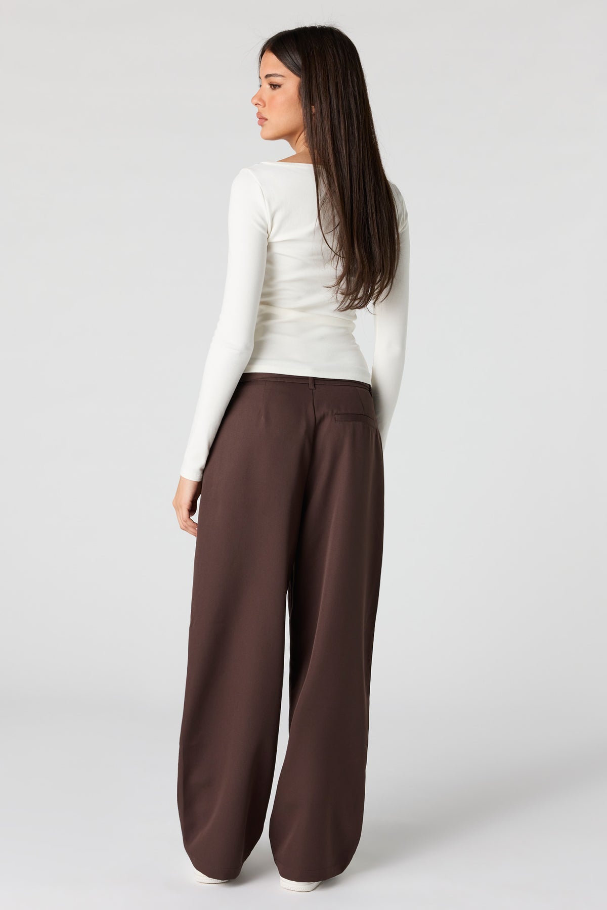 Vue alternative 3. Pantalon habillé à jambe large avec ceinture