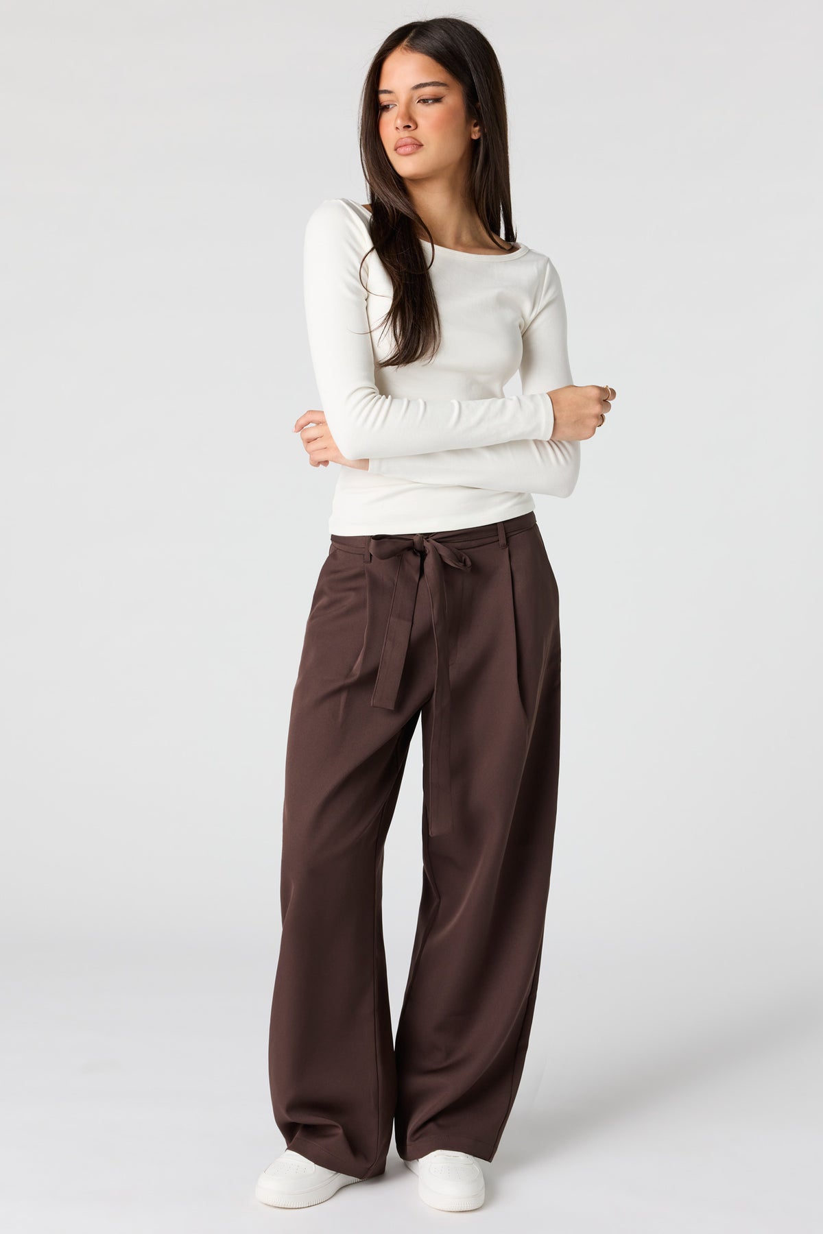 Pantalon habillé à jambe large avec ceinture