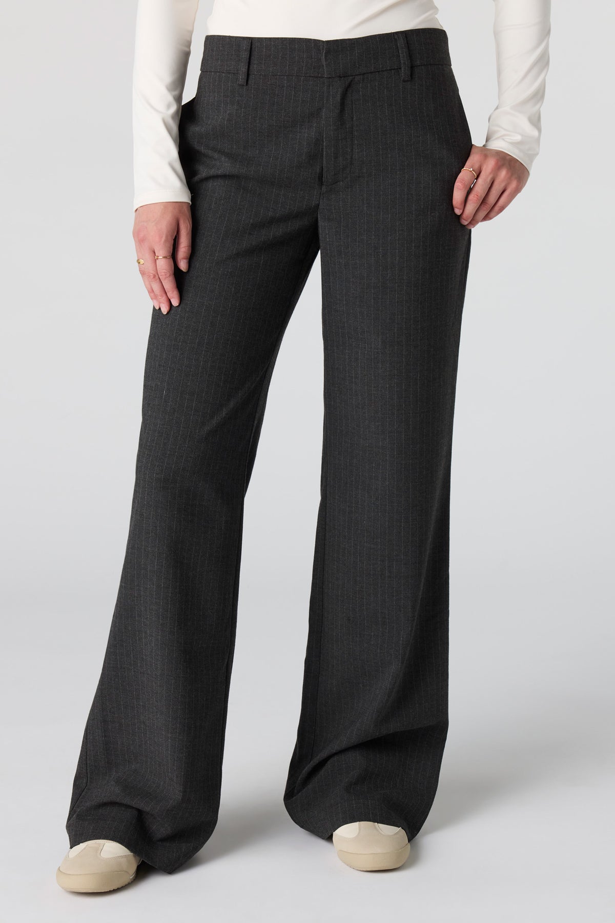Vue alternative 2. Pantalon habillé à jambe droite