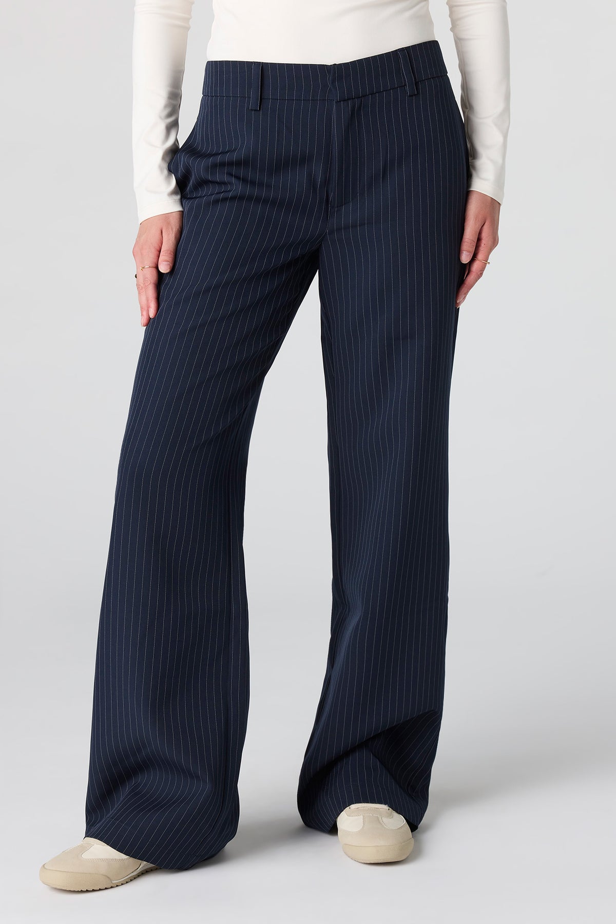 Vue alternative 2. Pantalon habillé à jambe droite