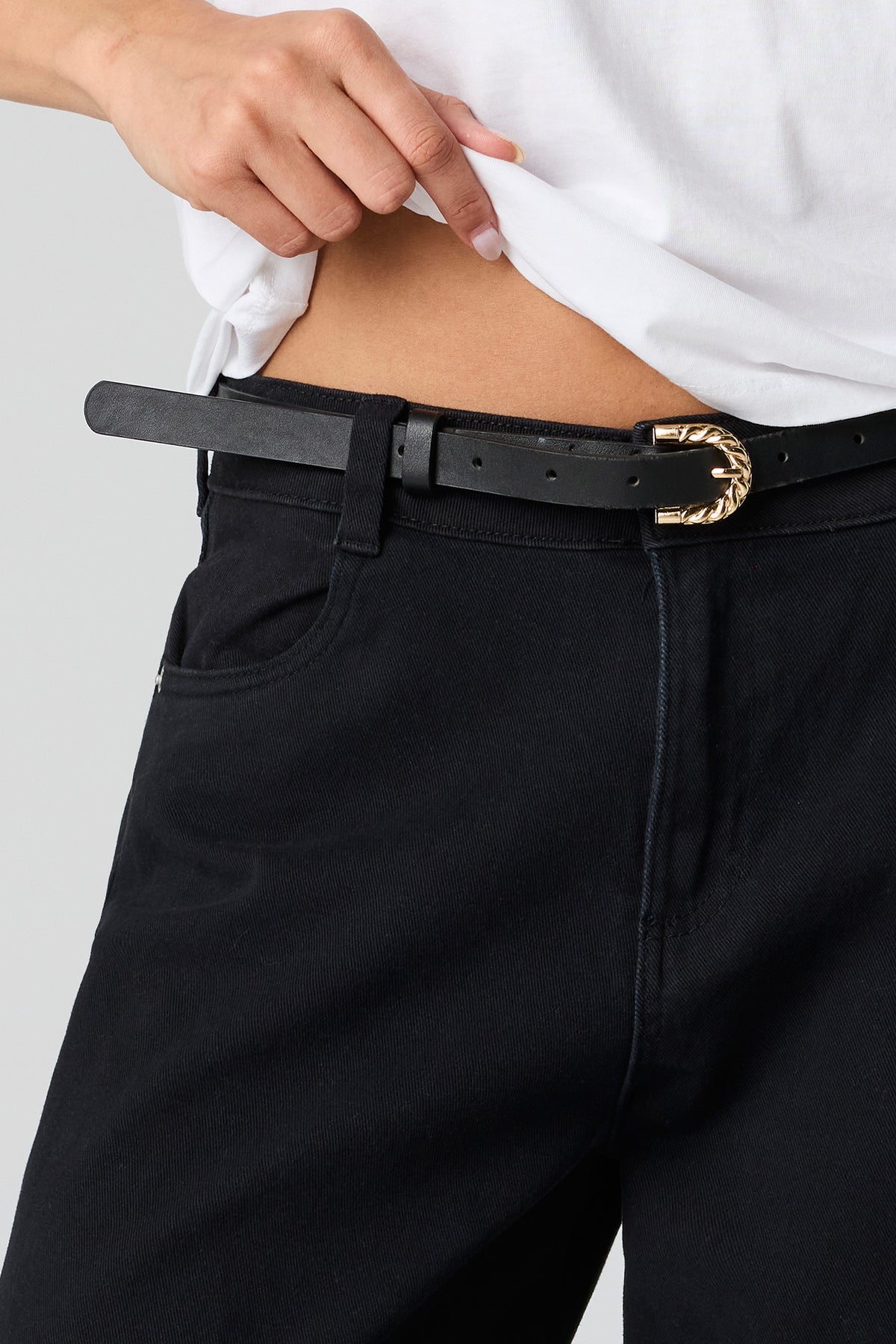Alt View 4. Mid Rise Barrel Leg Pant - Black