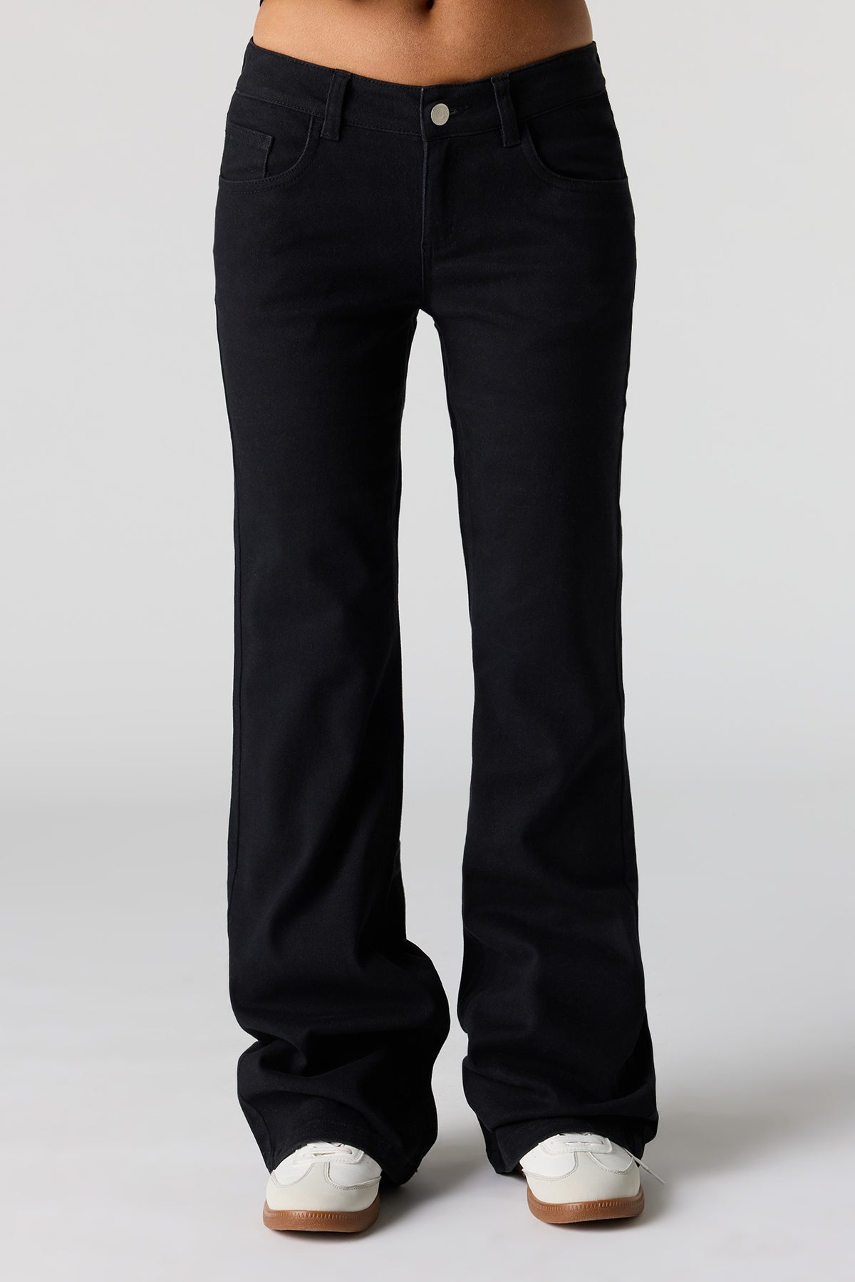 Vue alternative 2. Pantalon à jambe évasée et taille basse