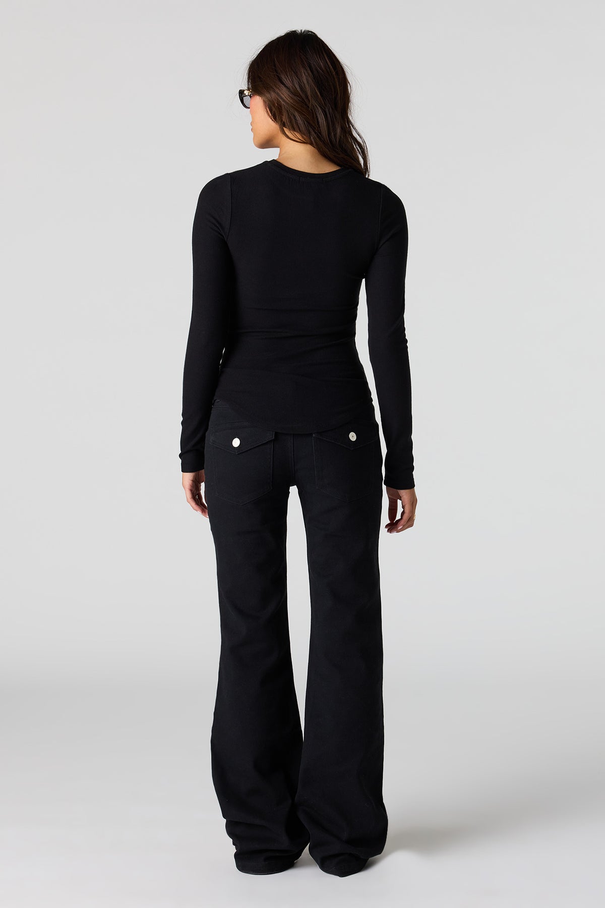 Vue alternative 3. Pantalon à jambe évasée et taille basse