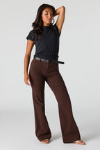 Pantalon à jambe évasée avec ceinture