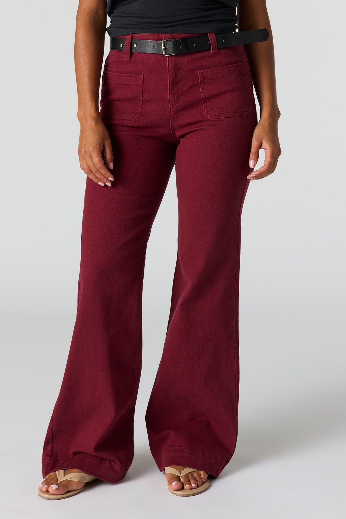 Vue alternative 2. Pantalon à jambe évasée avec ceinture