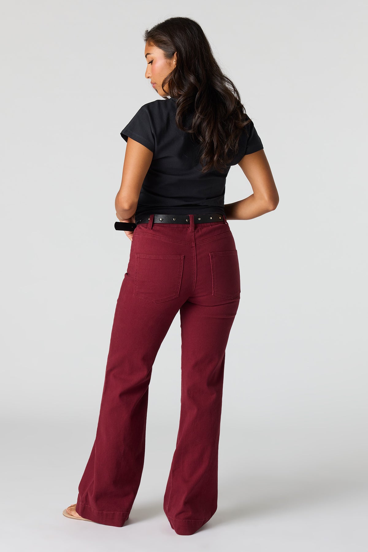 Vue alternative 3. Pantalon à jambe évasée avec ceinture