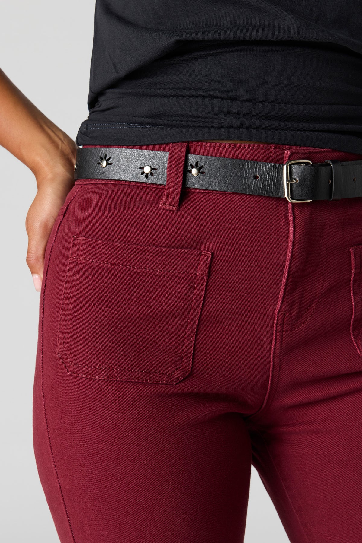 Vue alternative 4. Pantalon à jambe évasée avec ceinture
