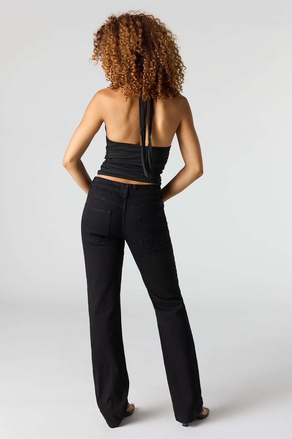 Vue alternative 3. Jean clouté à taille basse