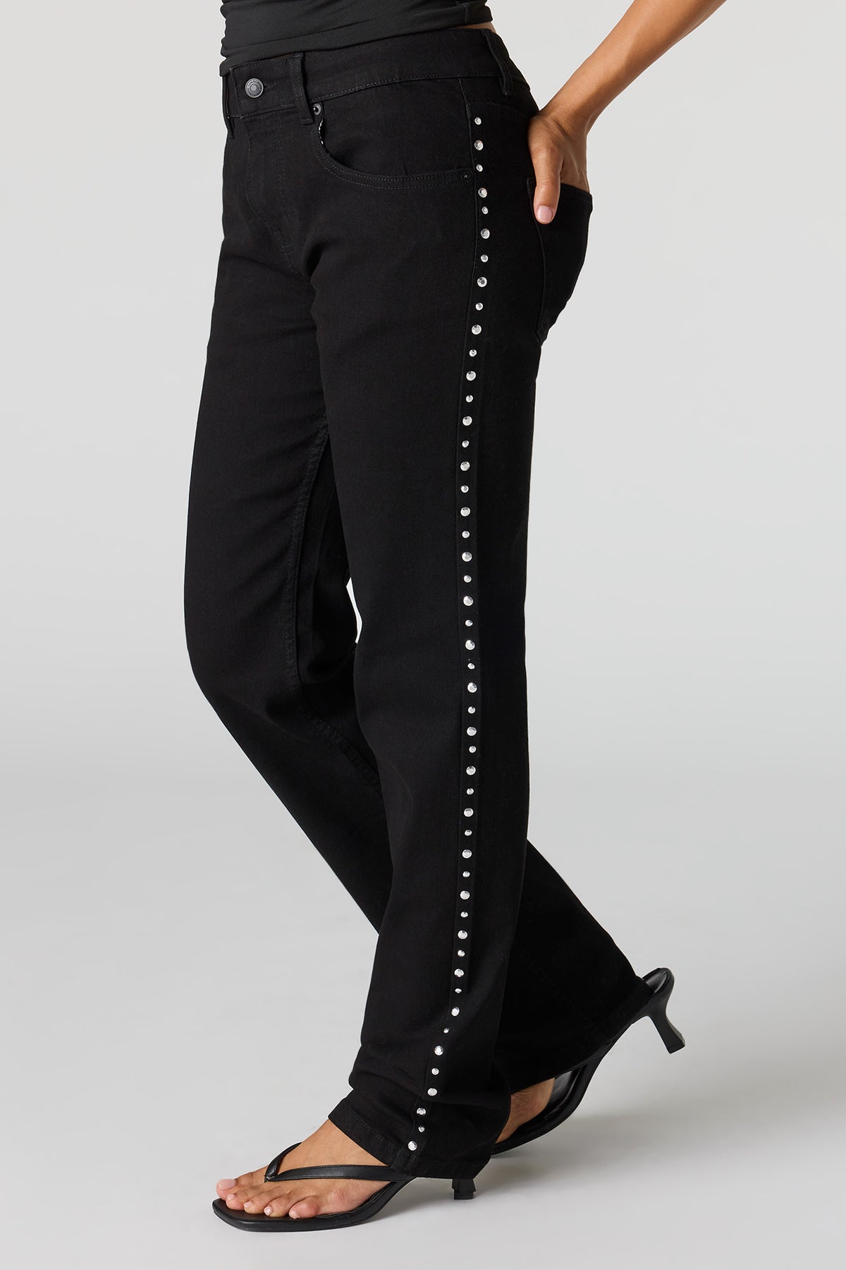 Vue alternative 4. Jean clouté à taille basse