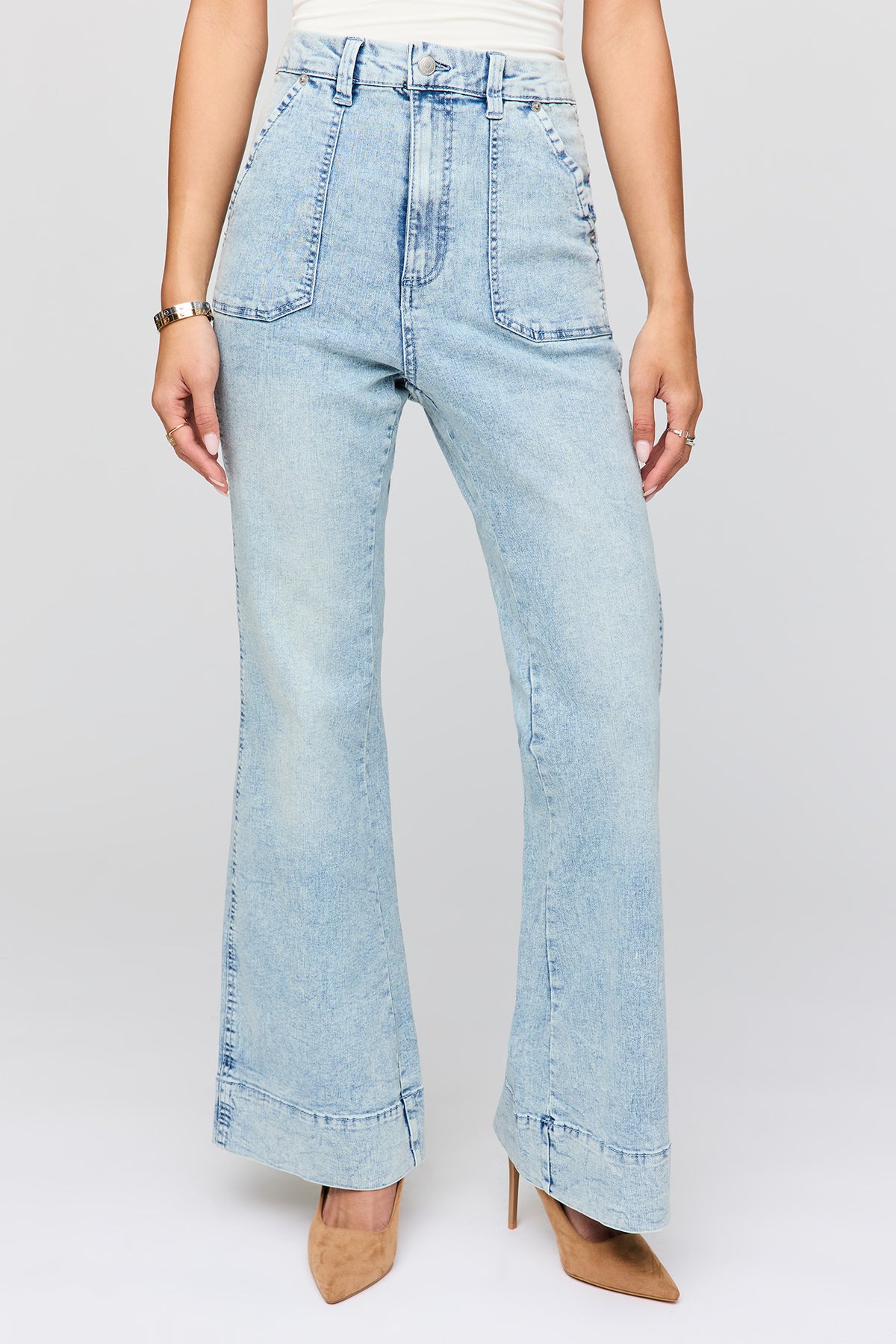 Vue alternative 2. Jean mi-taille à jambe évasée