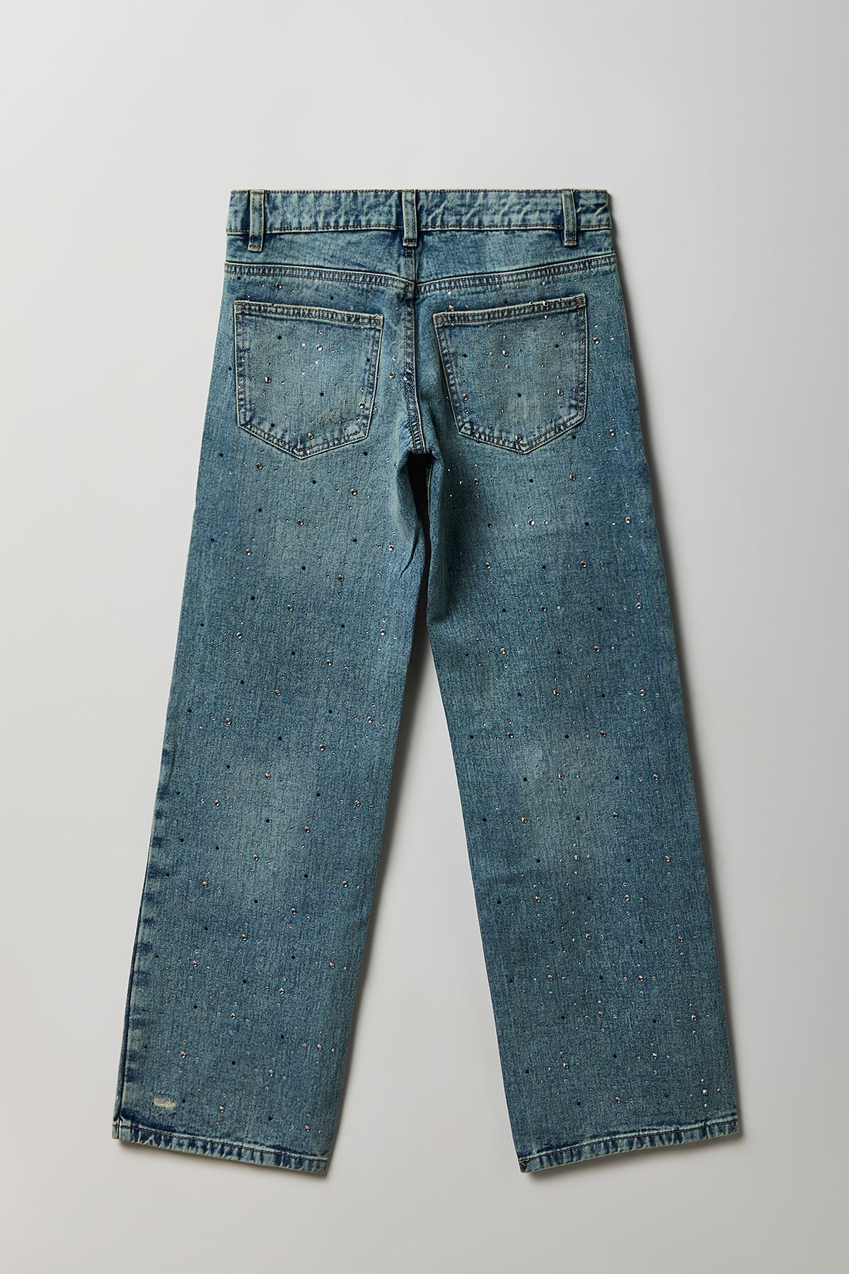 Vue alternative 2. Jean à jambe large et taille basse avec pierres du Rhin