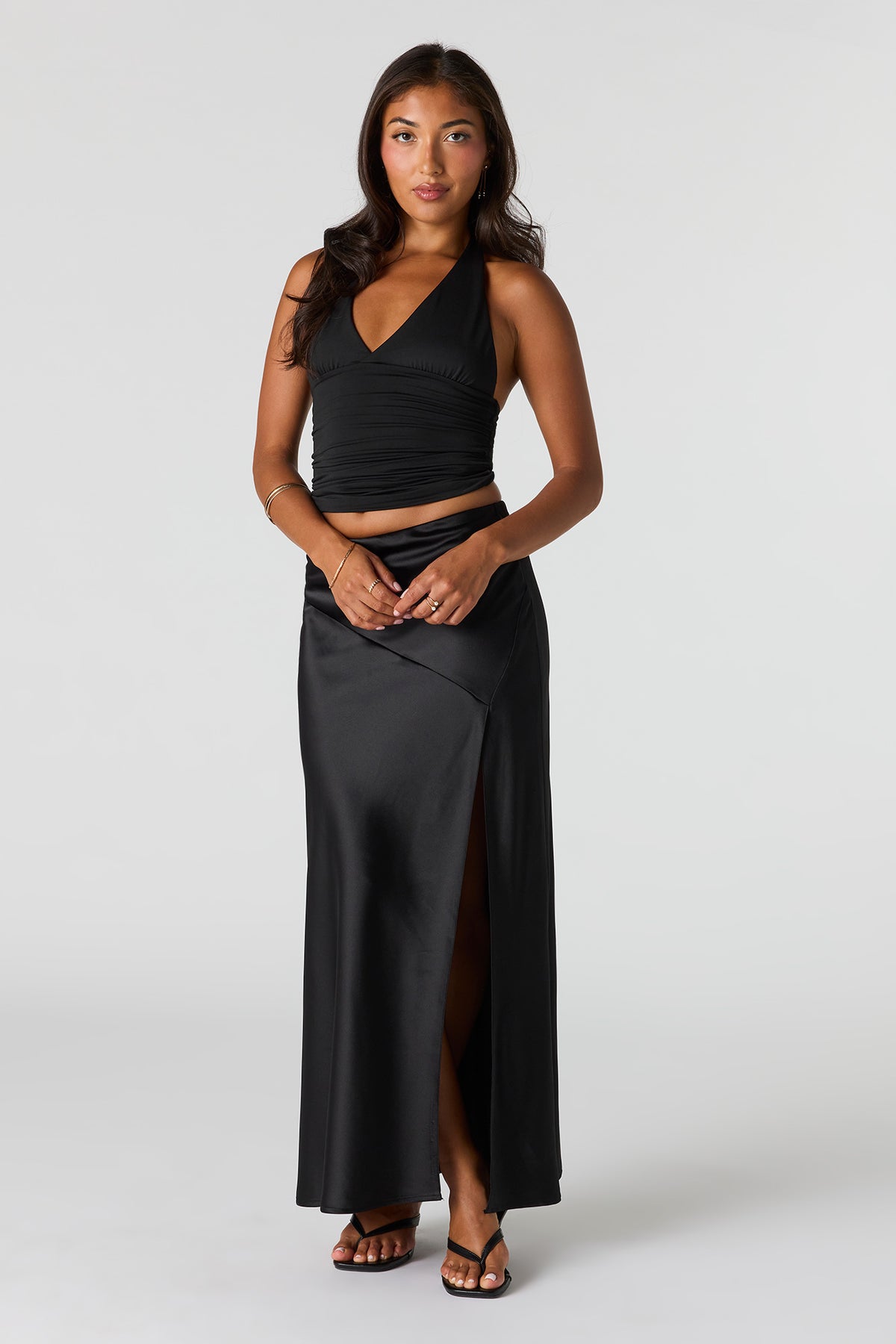 Jupe midi fluide en satin avec fente