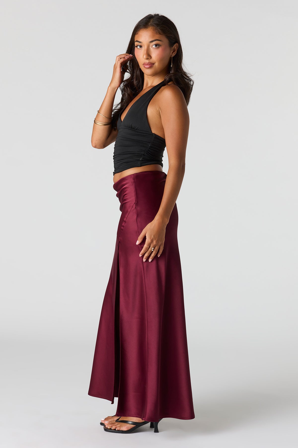 Vue alternative 2. Jupe midi fluide en satin avec fente