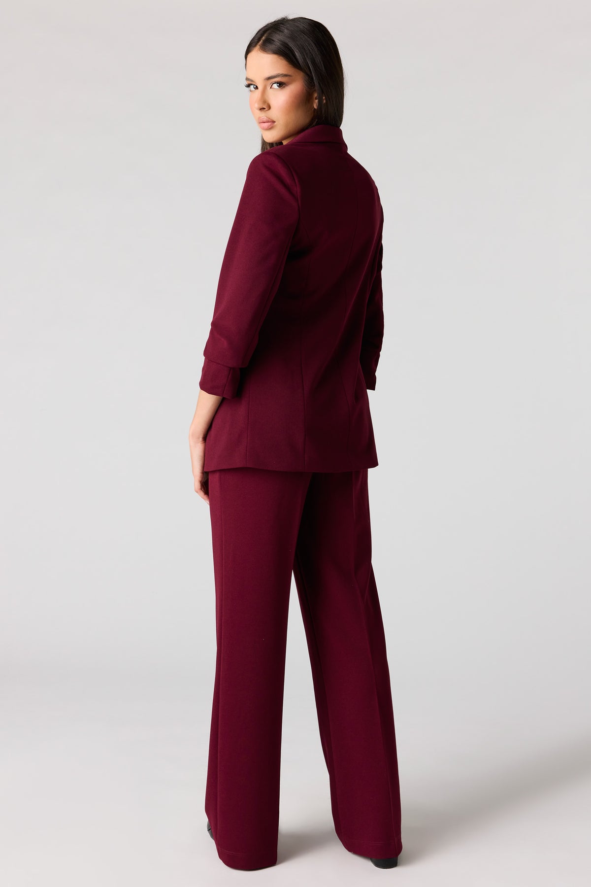 Vue alternative 3. Pantalon habillé à jambe droite et taille basse