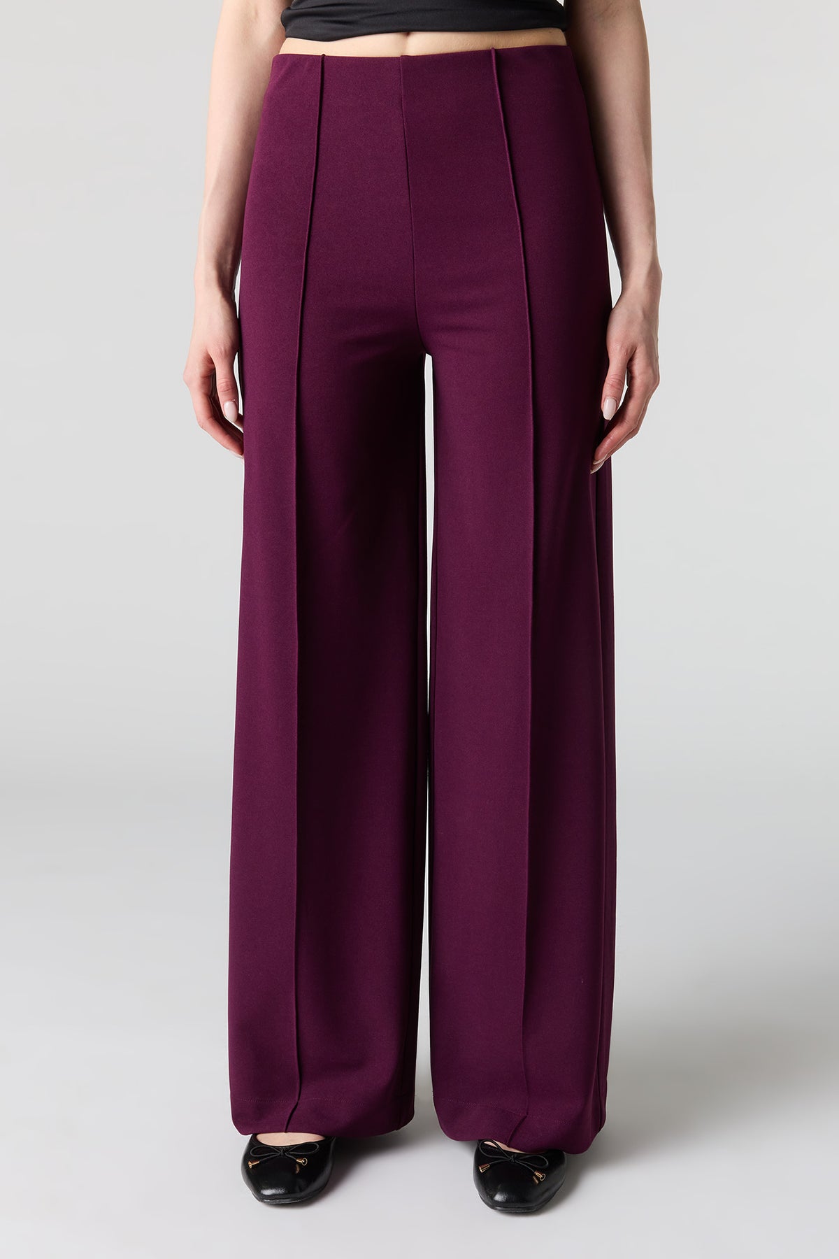 Vue alternative 2. Pantalon habillé à fines rayures