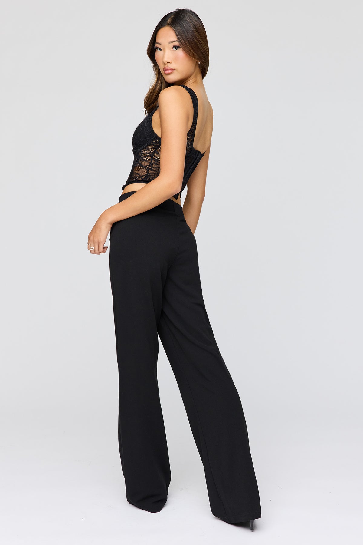 Vue alternative 3. Pantalon habillé à jambe droite