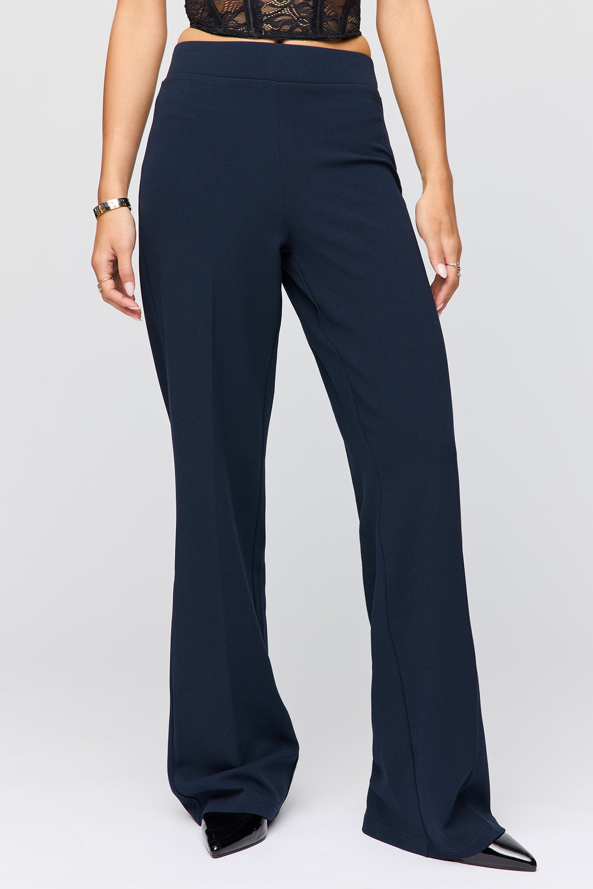 Vue alternative 2. Pantalon habillé à jambe droite