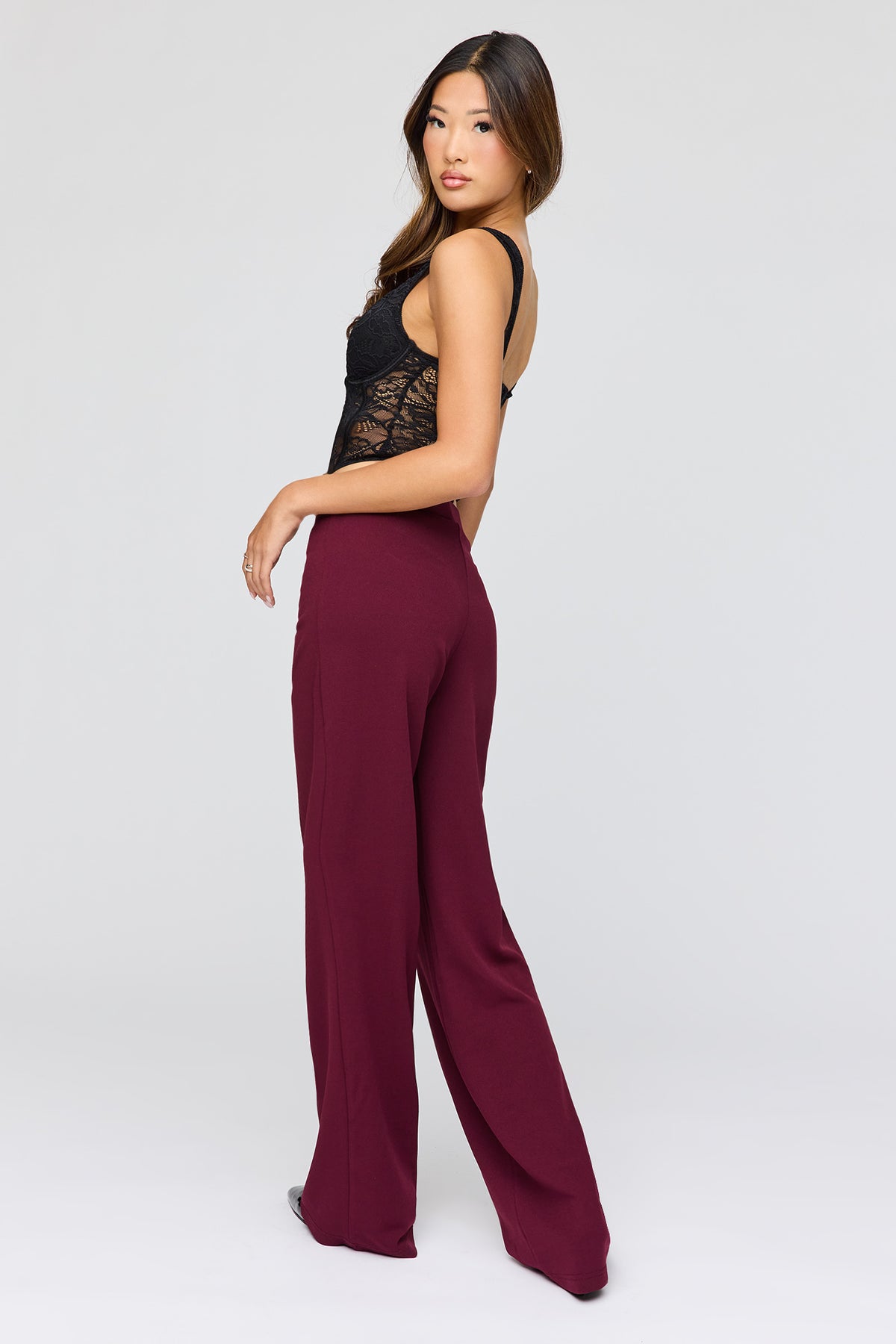Vue alternative 3. Pantalon habillé à jambe droite