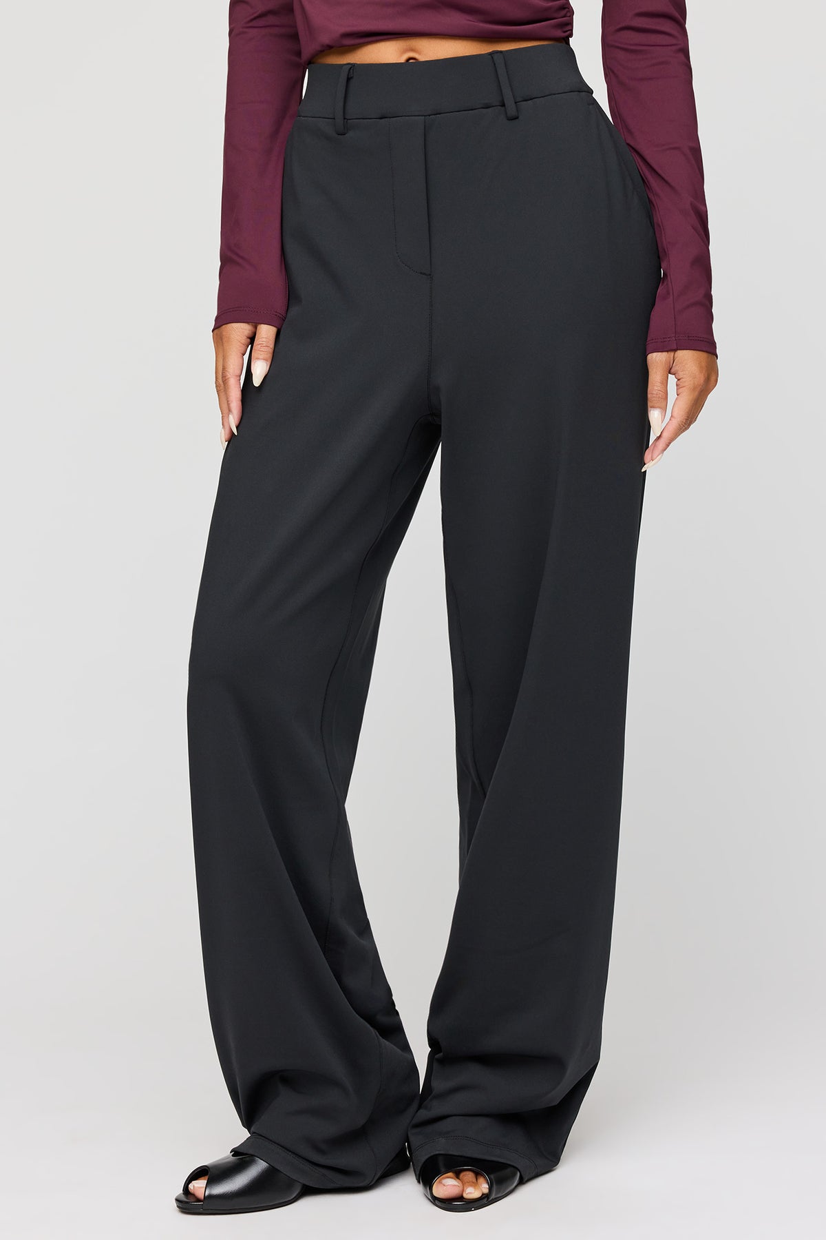 Vue alternative 2. Pantalon habillé à jambe droite