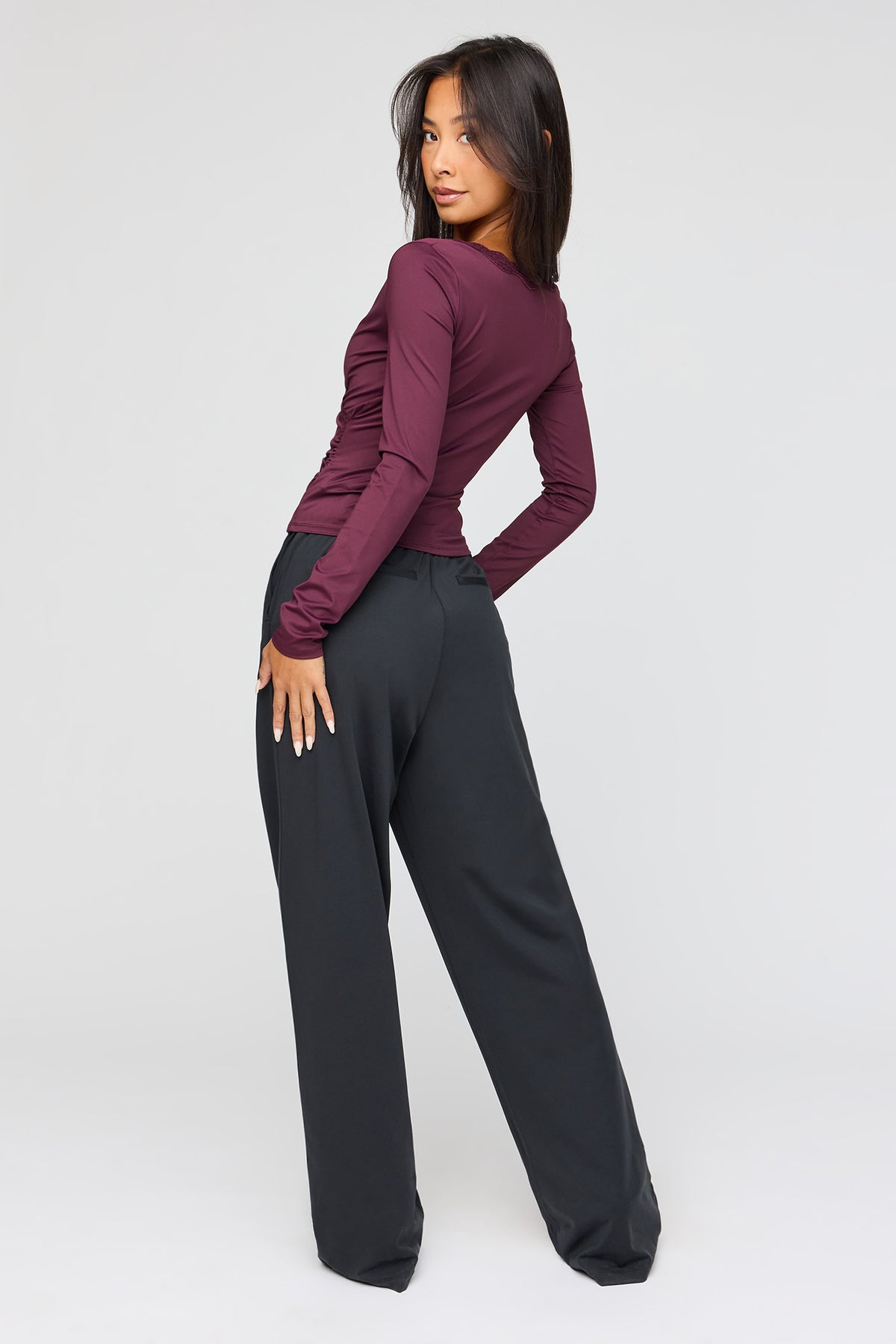 Vue alternative 3. Pantalon habillé à jambe droite