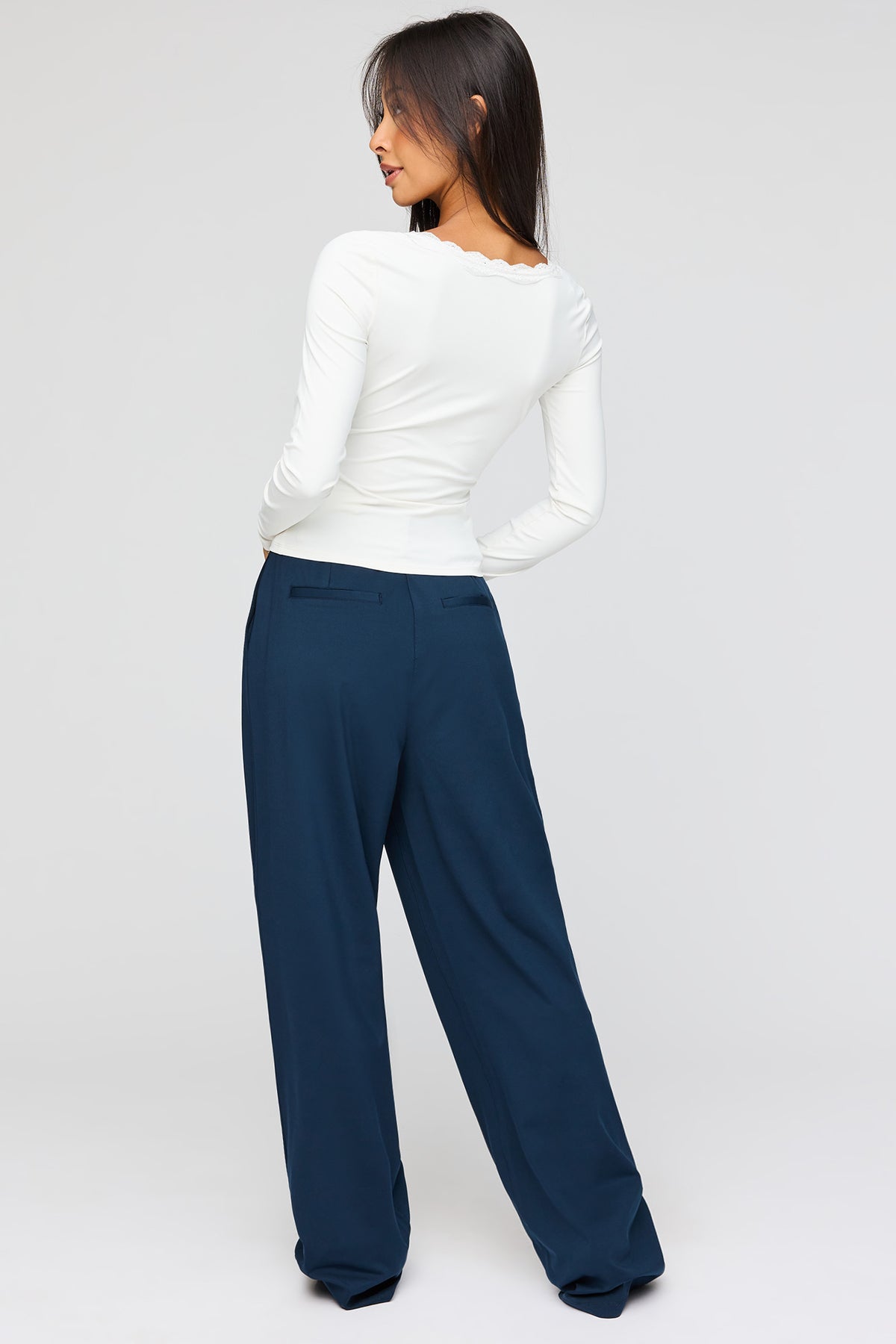 Vue alternative 3. Pantalon habillé à jambe droite
