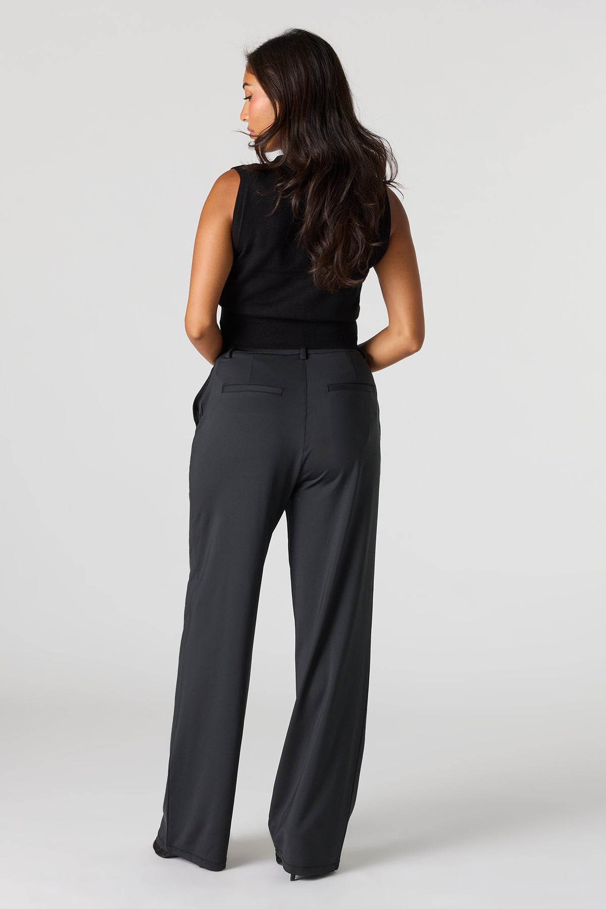 Vue alternative 3. Pantalon habillé à jambe droite