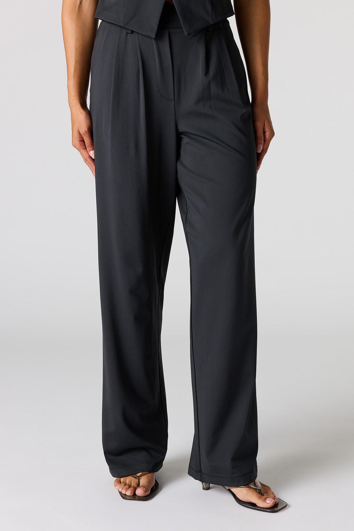 Vue alternative 2. Pantalon habillé à jambe large