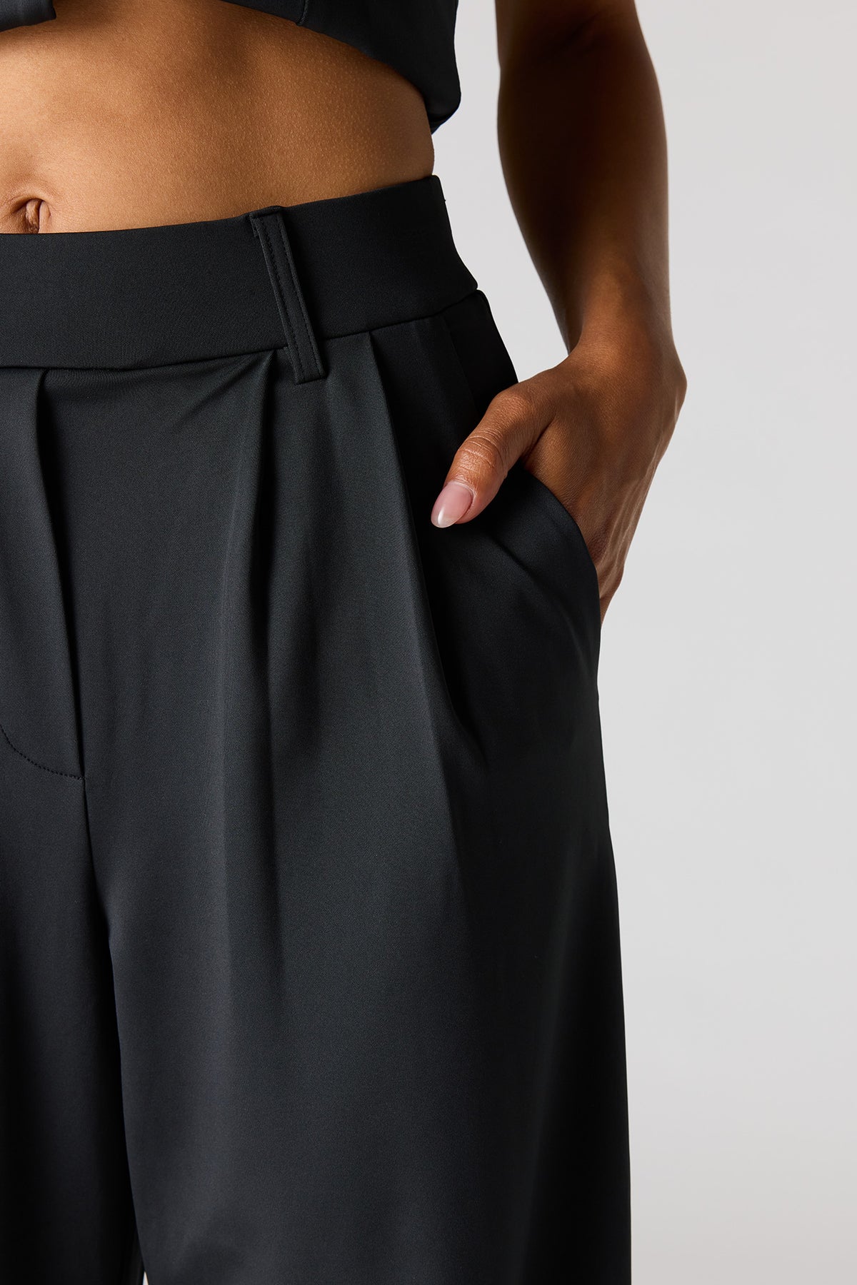 Vue alternative 4. Pantalon habillé à jambe large