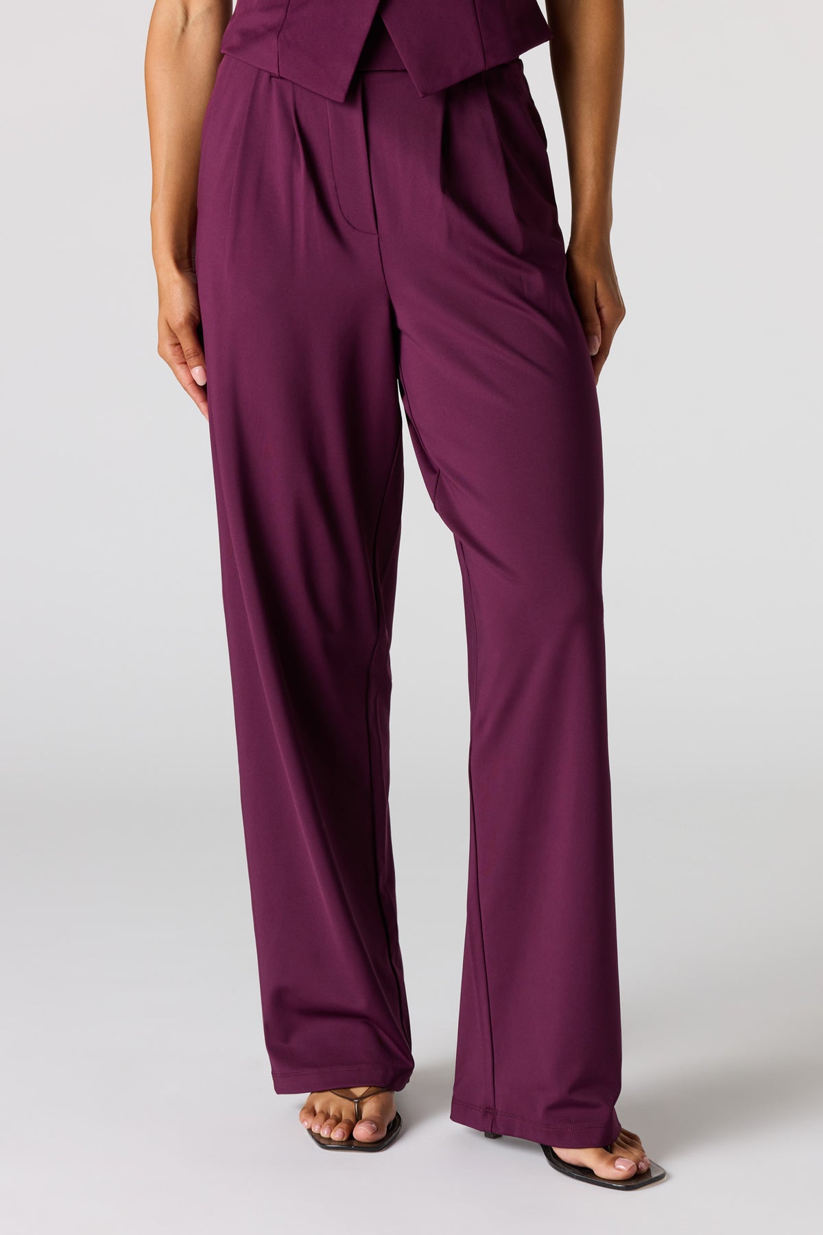 Vue alternative 2. Pantalon habillé à jambe large
