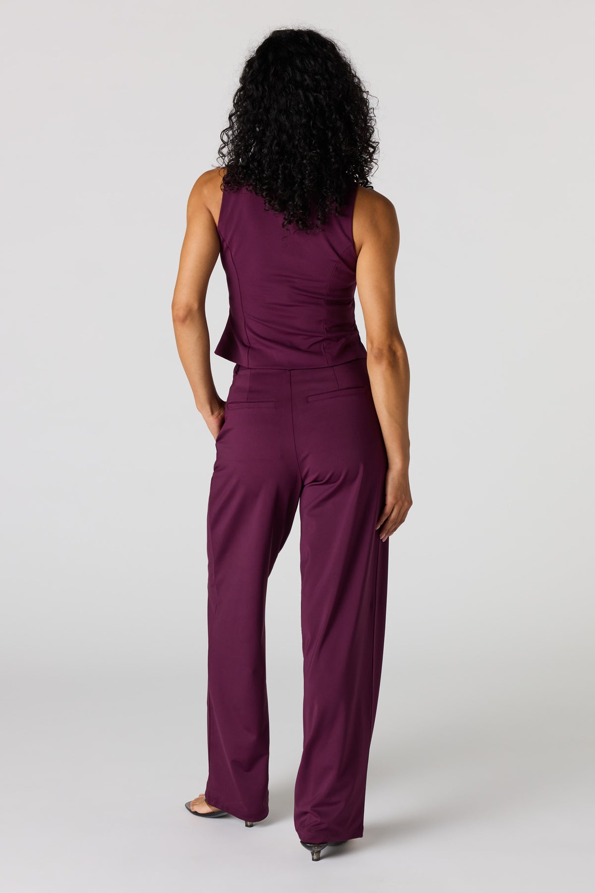 Vue alternative 3. Pantalon habillé à jambe large